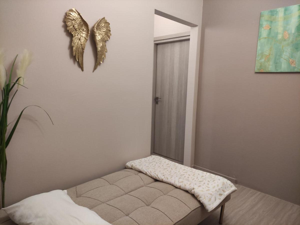 Appartamento Love Truth Life Pireo Esterno foto